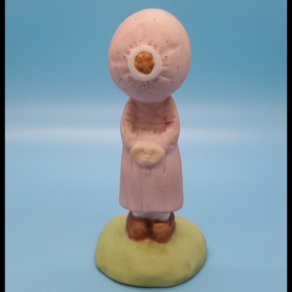 HALLMARK BETSEY CLARK Girl leaning in for a kiss 1979 - Picture 7 of 9